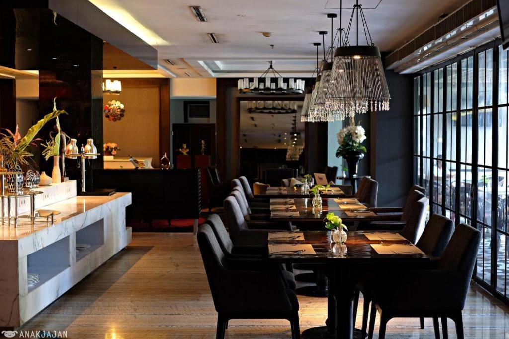 Blue Sky Hotel - Image 2