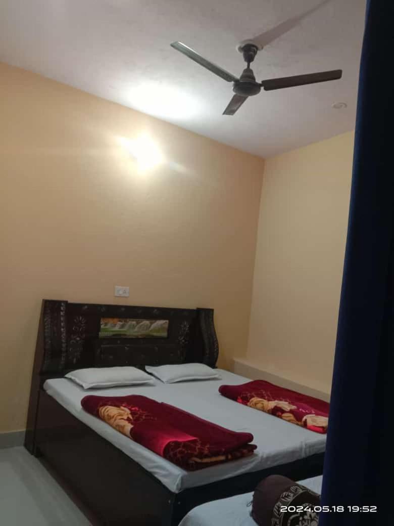 Om Som home stay hill view Yamunotri road view 2