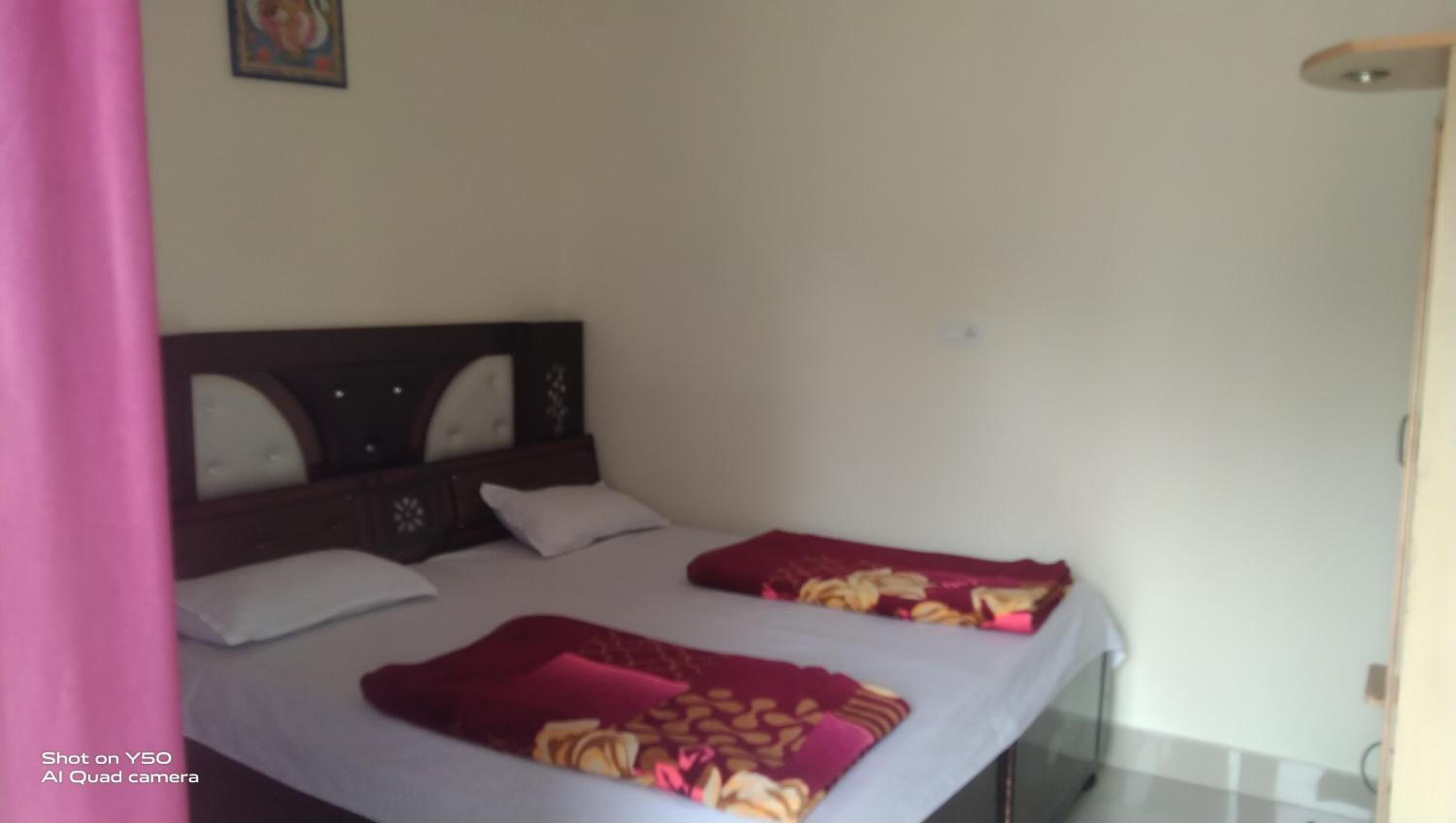 Om Som home stay hill view Yamunotri road view 3