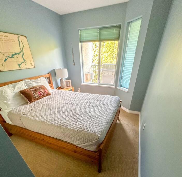 Riverside Trinity 2 Bed 2 Bath and Boat Slip