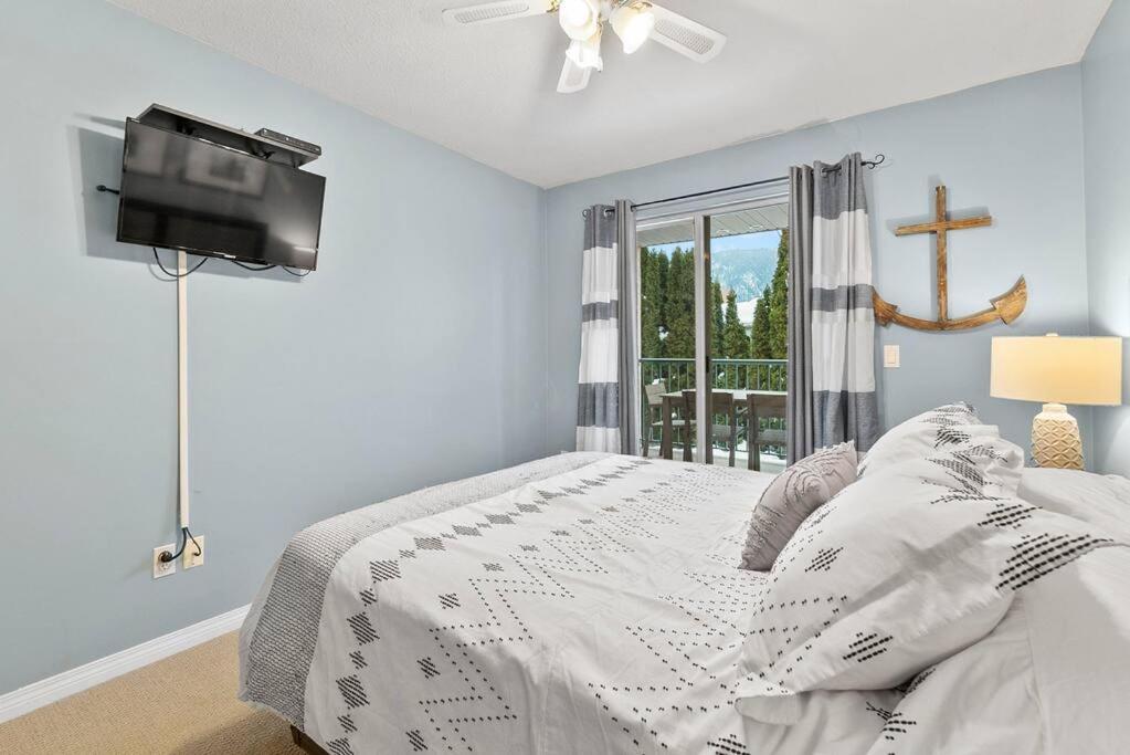 Riverside Trinity 2 Bed 2 Bath and Boat Slip