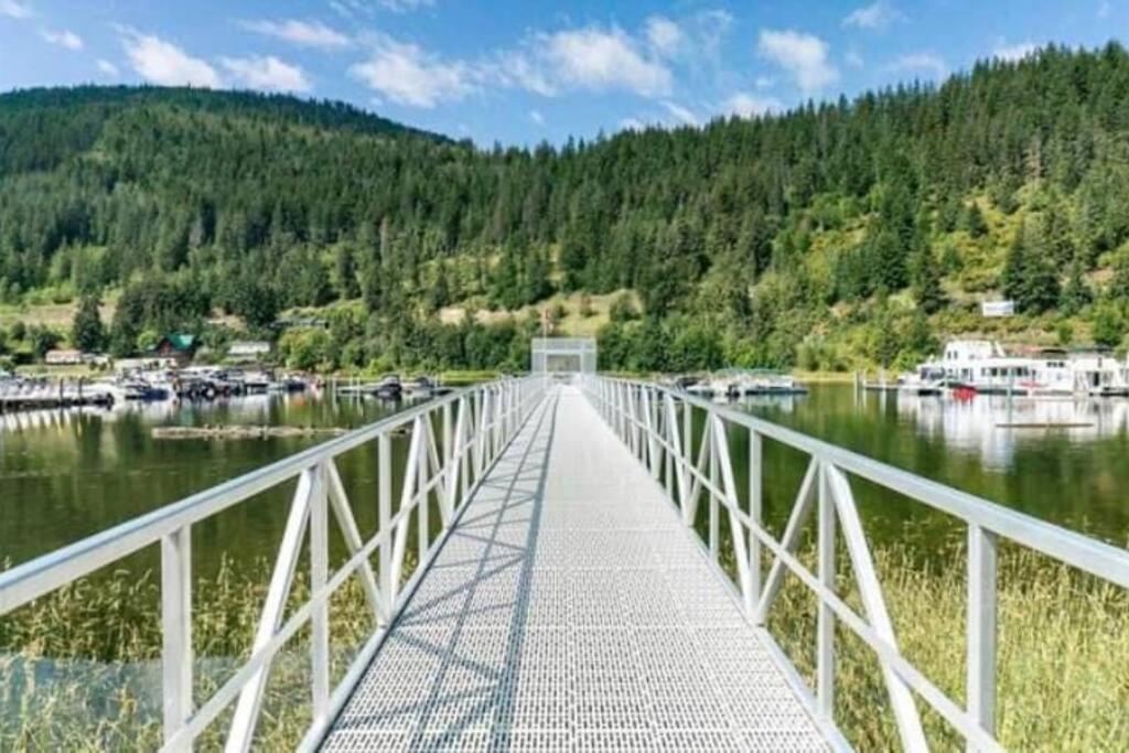 Riverside Trinity 2 Bed 2 Bath and Boat Slip