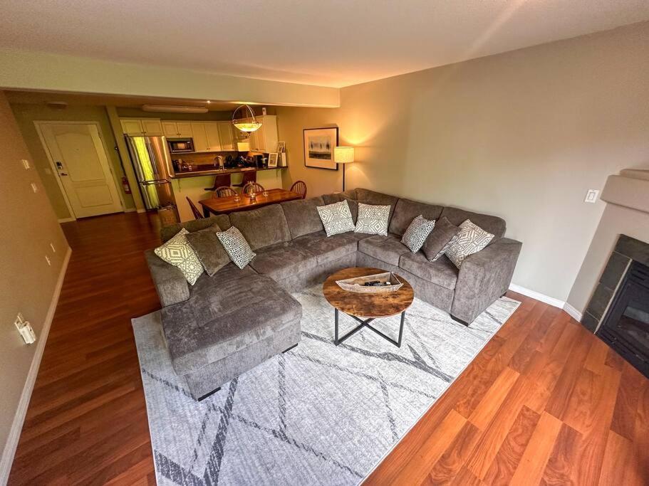 Riverside Trinity 2 Bed 2 Bath and Boat Slip