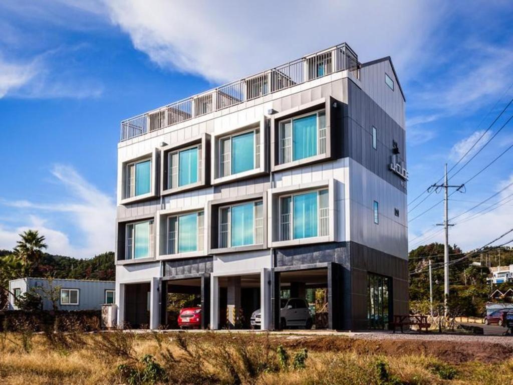 J Cube Pension