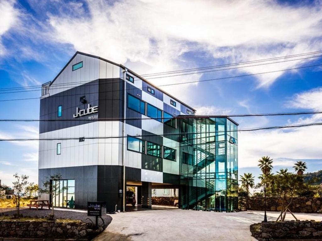 J Cube Pension
