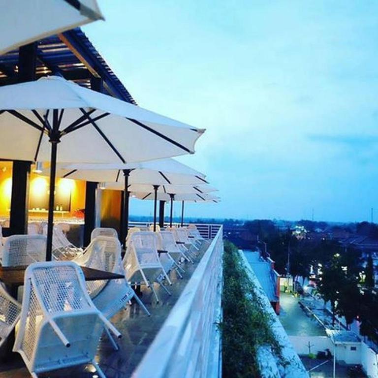 Front One Hotel Pamekasan Madura