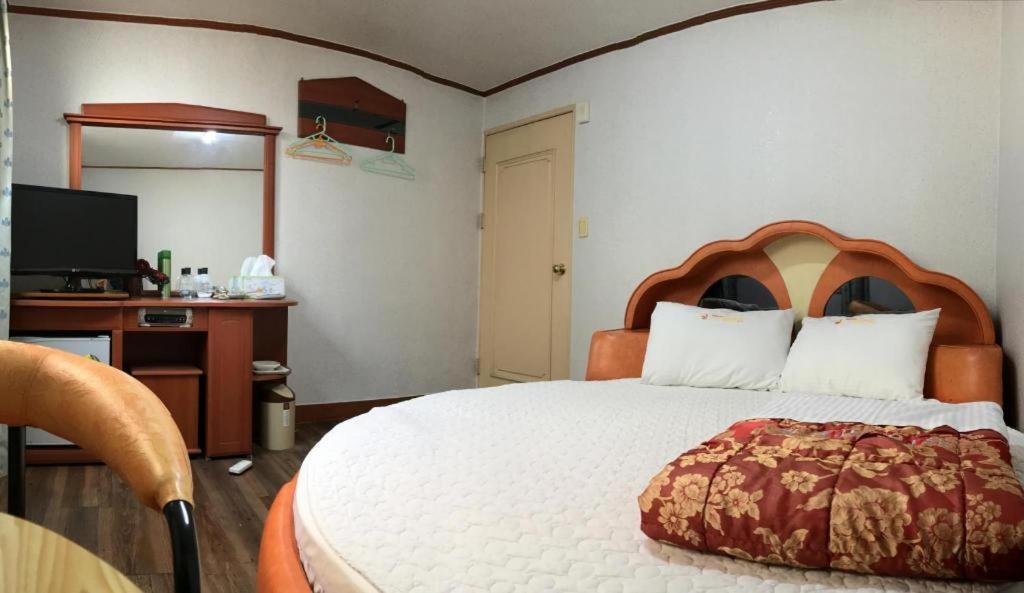 J Motel