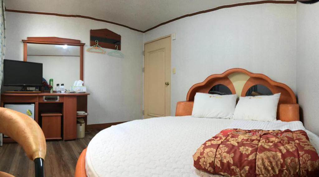J Motel