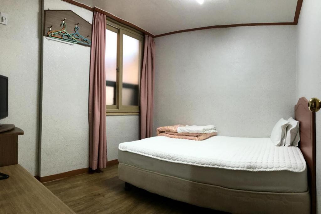 J Motel