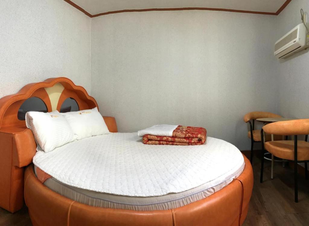 J Motel