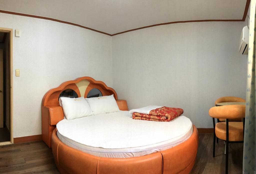 J Motel