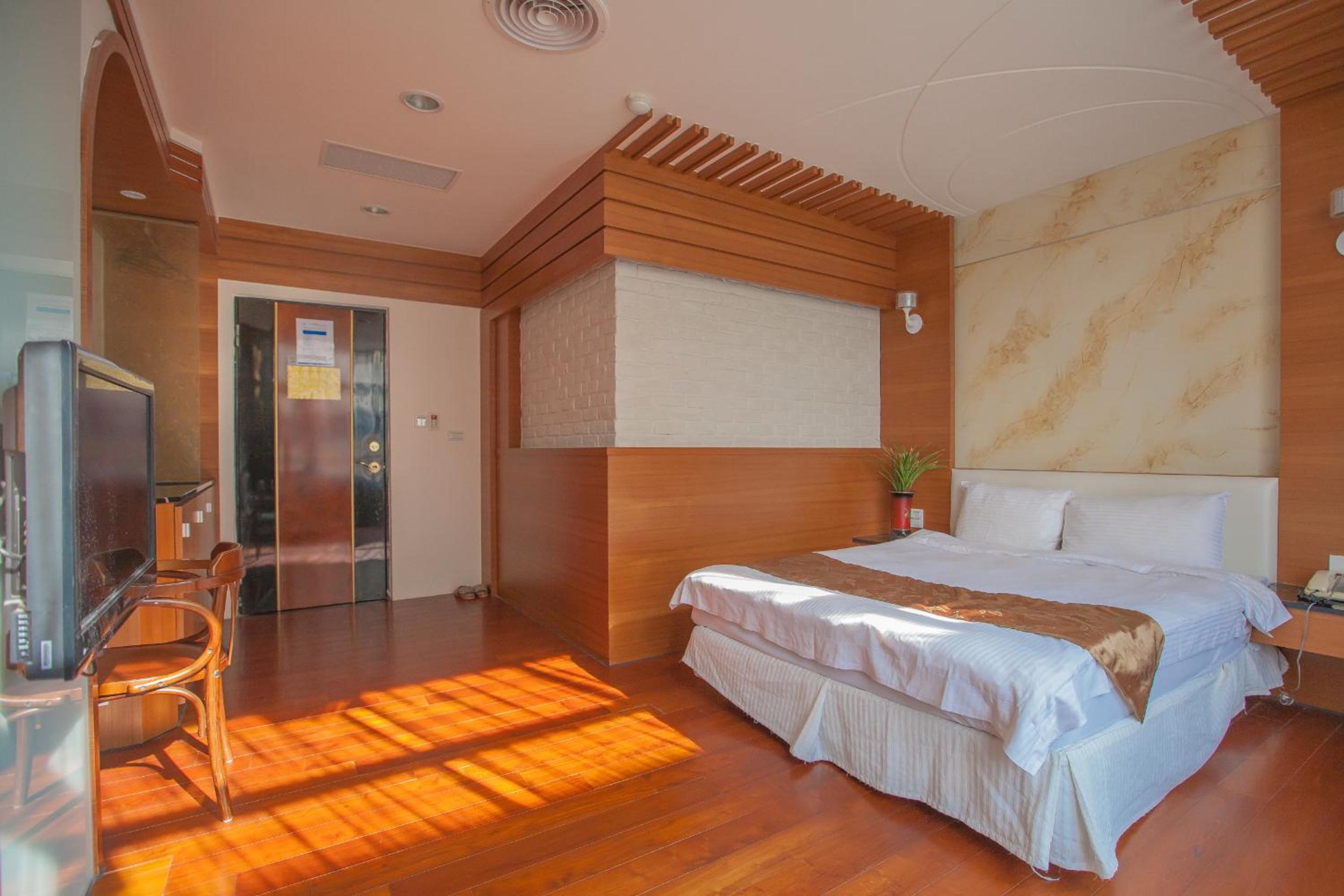 Shuian Lakeside Hotel
