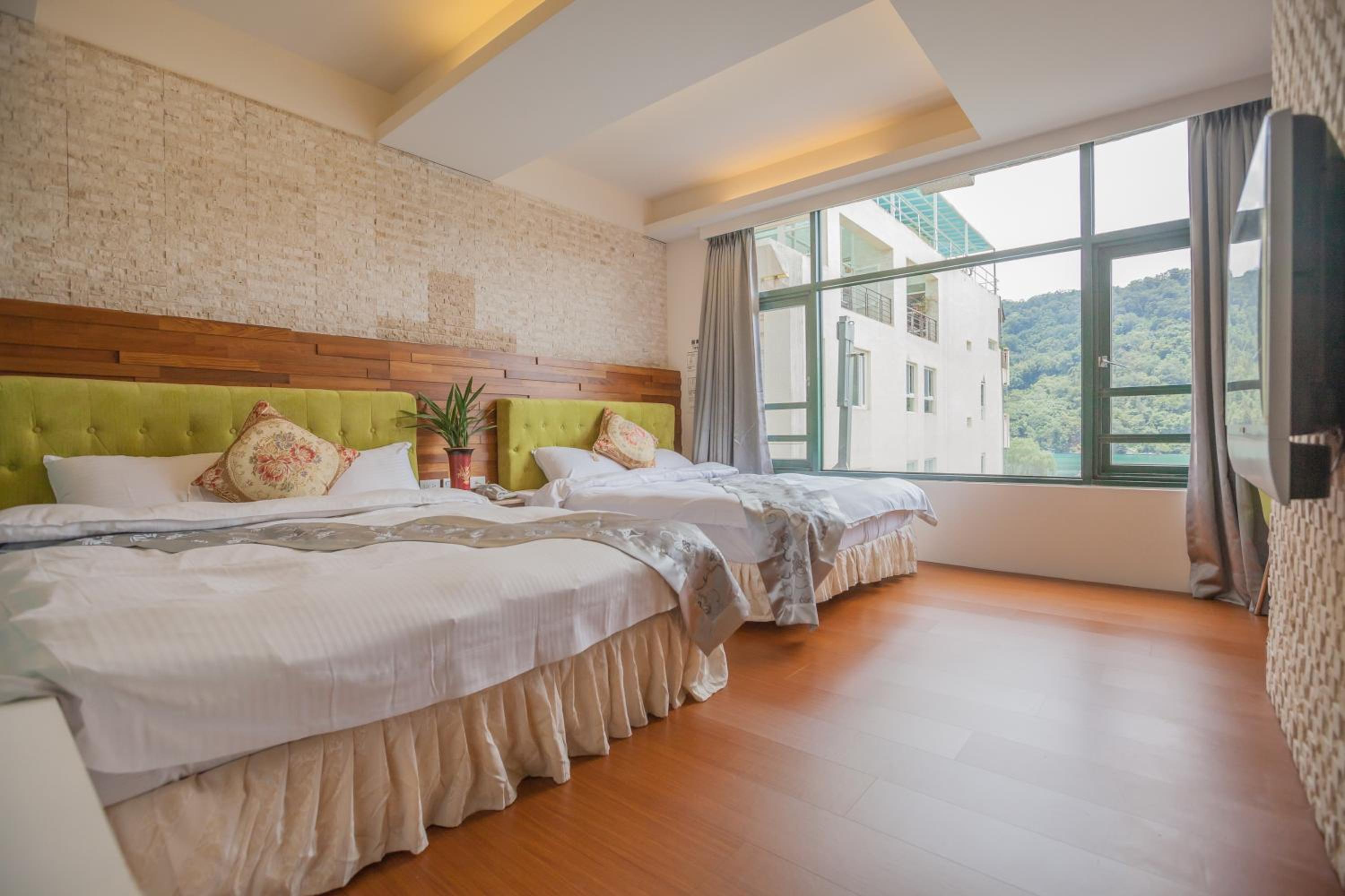 Shuian Lakeside Hotel