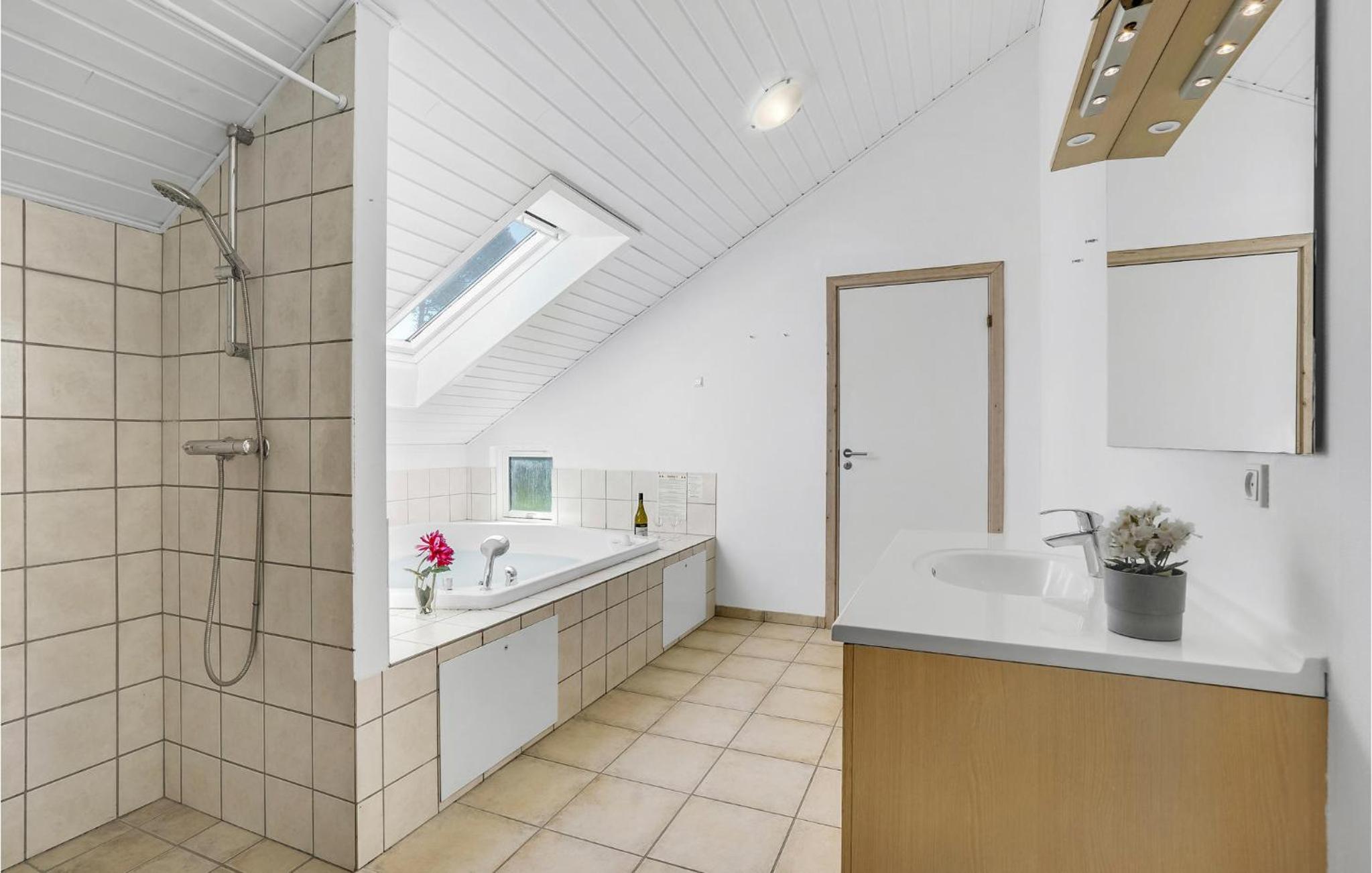 Lovely Home In Rødby With Kitchen