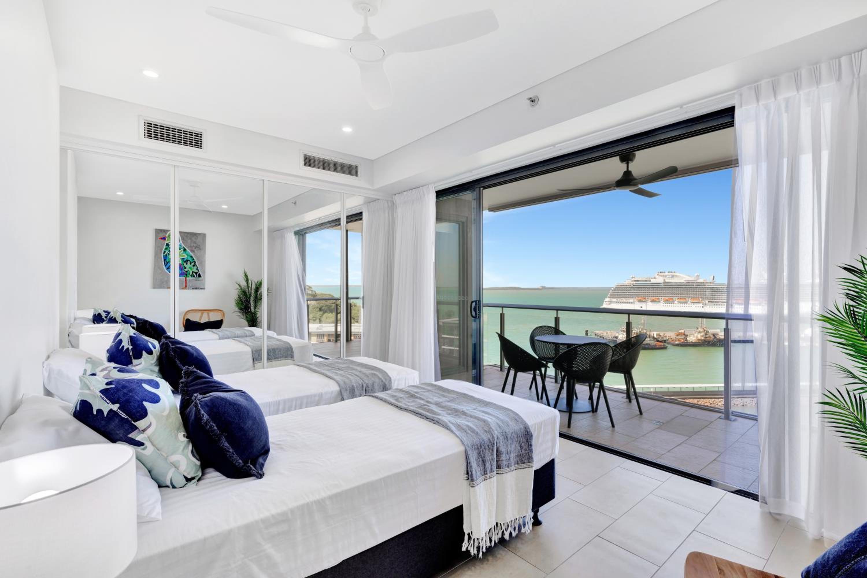 Serenity Short Stays - Sea La Vie - 3brm Penthouse at Darwin Waterfront