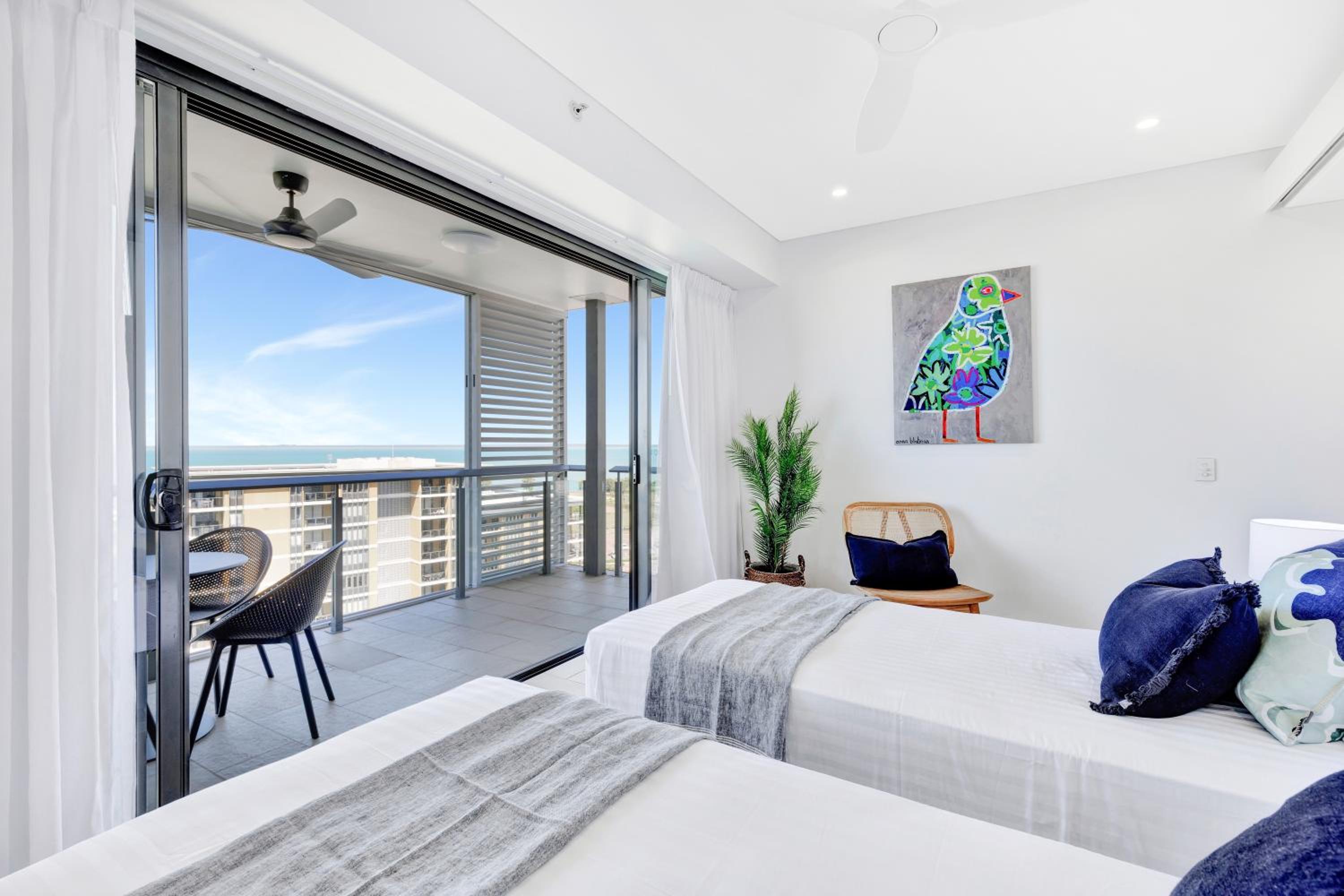 Serenity Short Stays - Sea La Vie - 3brm Penthouse at Darwin Waterfront