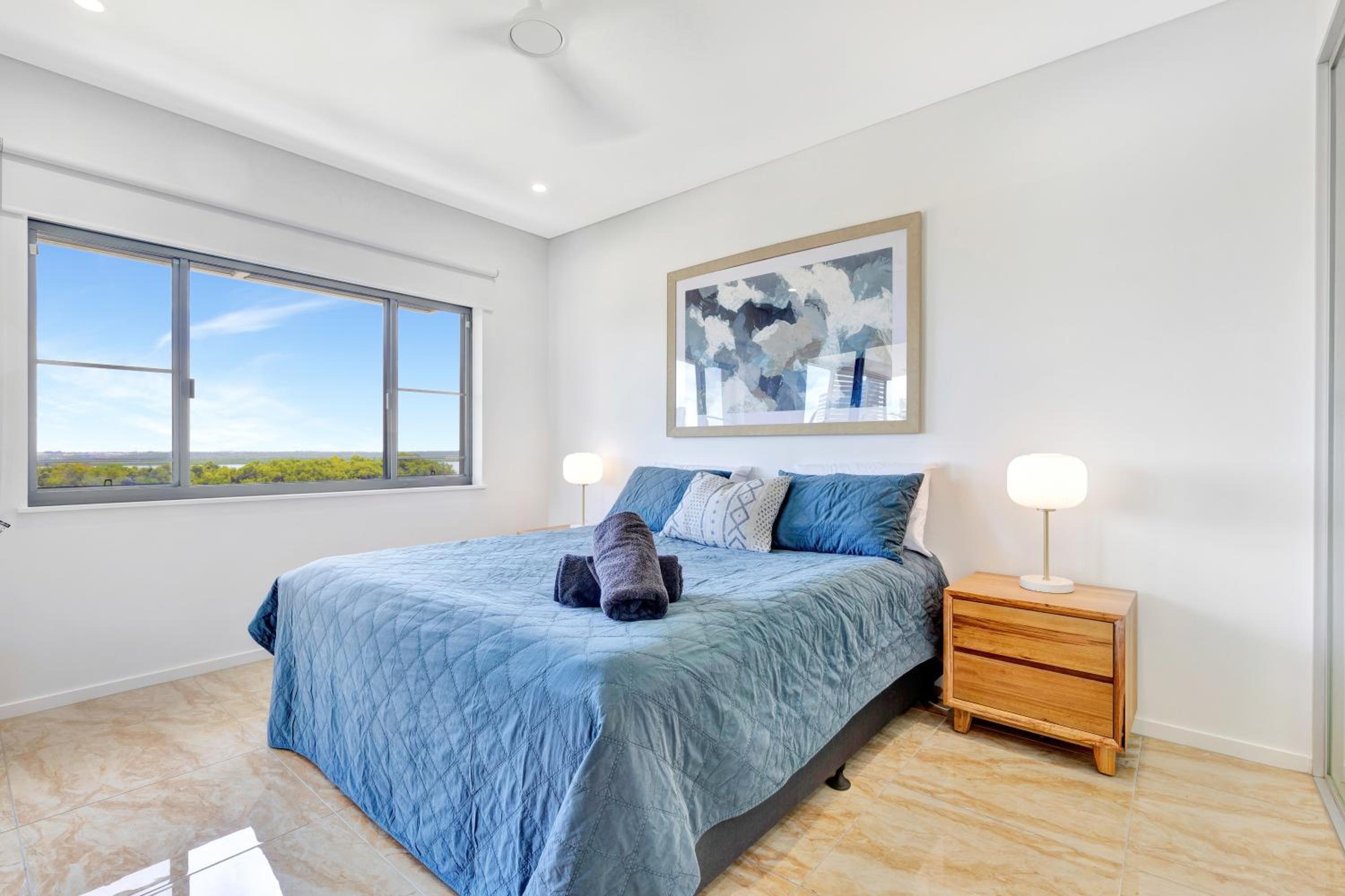 Serenity Short Stays - Sea La Vie - 3brm Penthouse at Darwin Waterfront