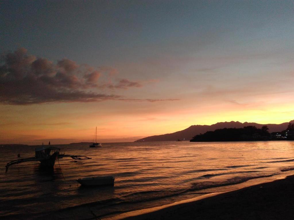 Mangos Beachfront Resort view 3