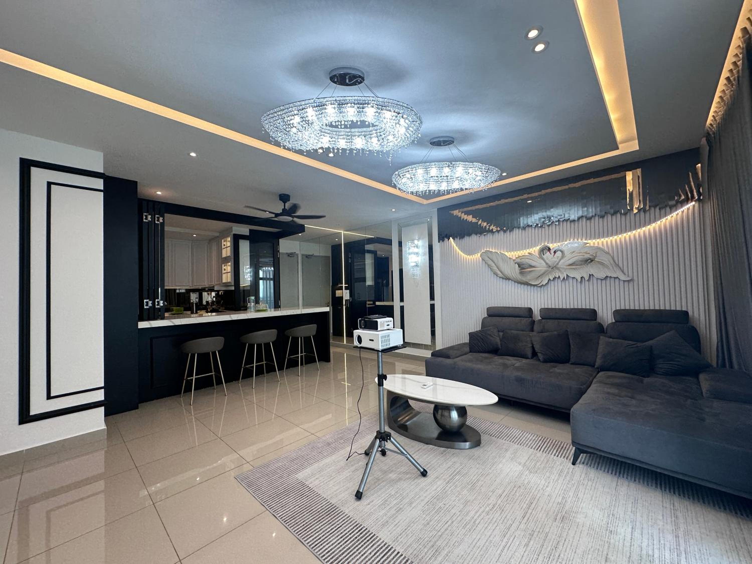 New Mount Austin Swarovski Design 15 pax condo
