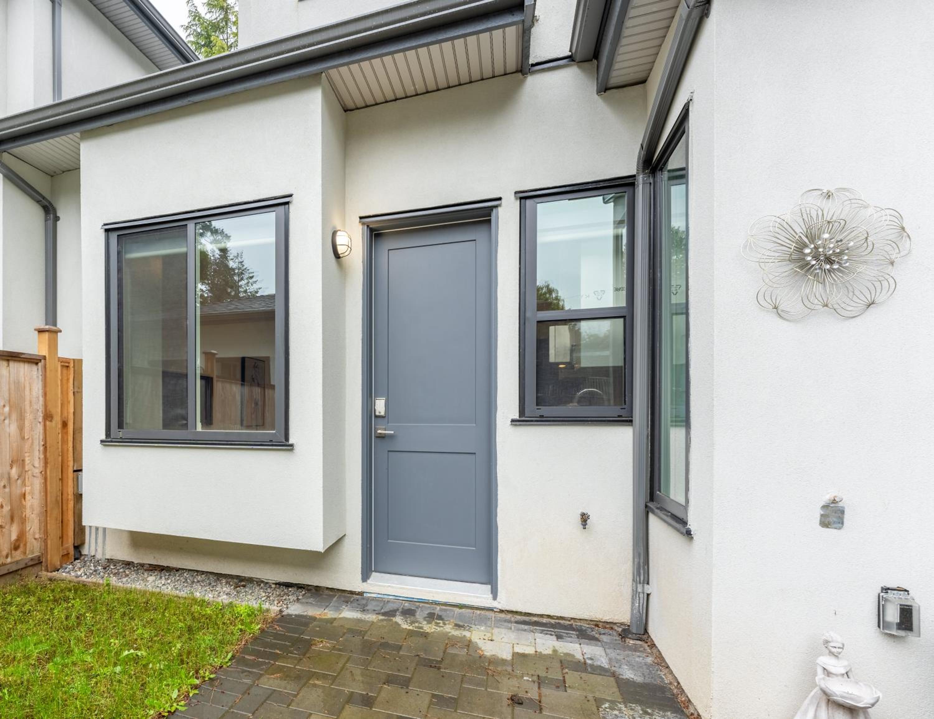 New Bright Modern Guest Suite in Vancouver - Image 1