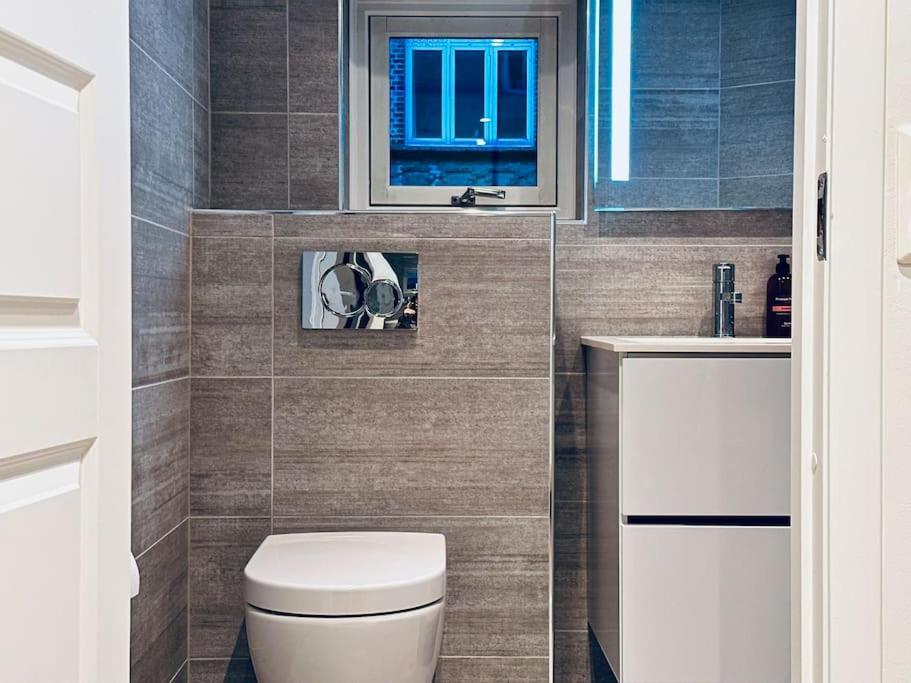 Modern Central Apartment view 4