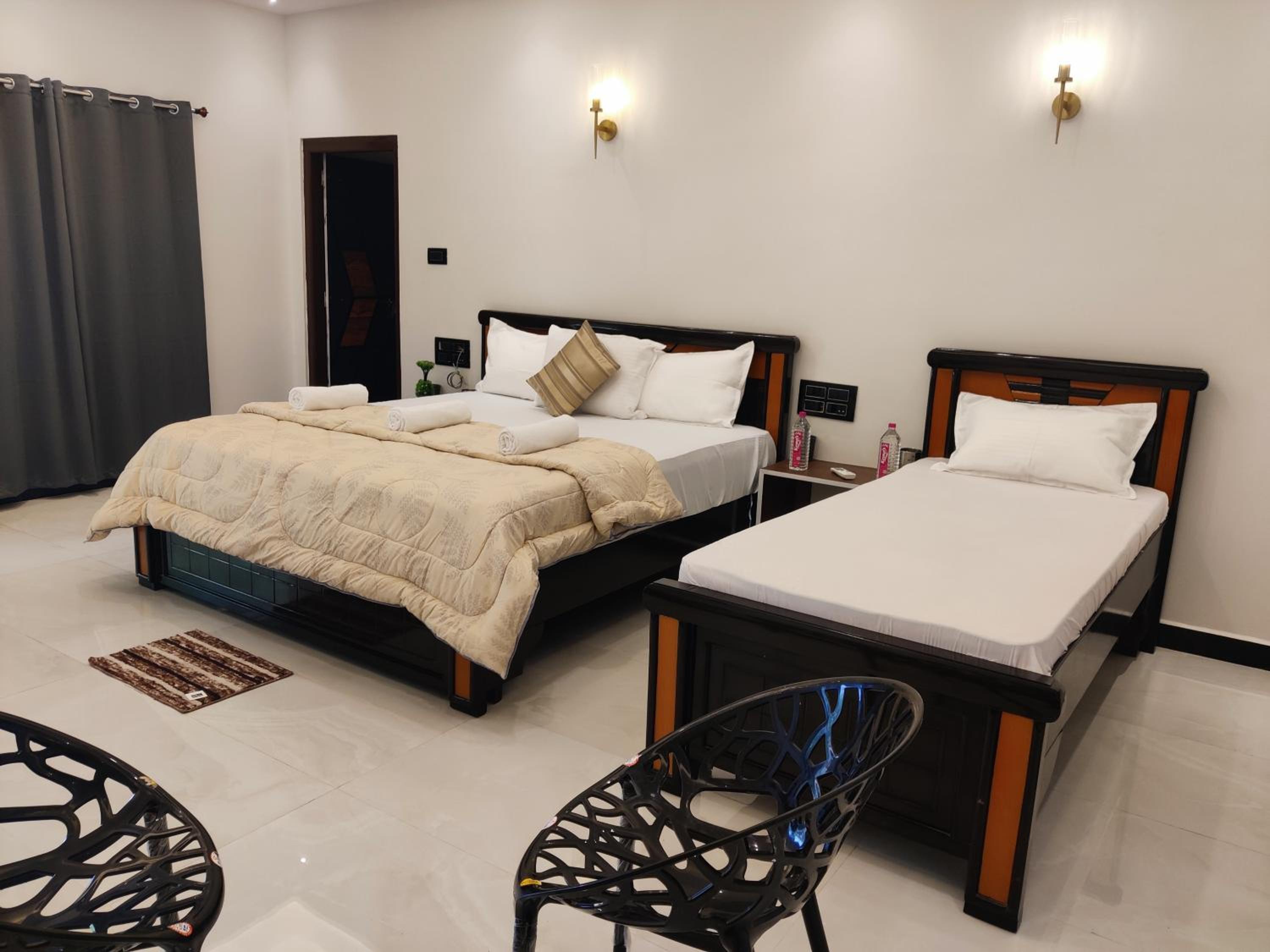 Saanvi Farmhouse