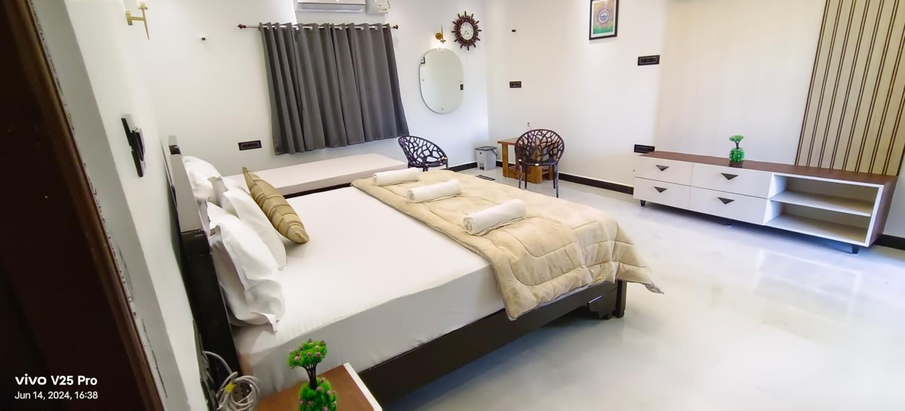 Saanvi Farmhouse