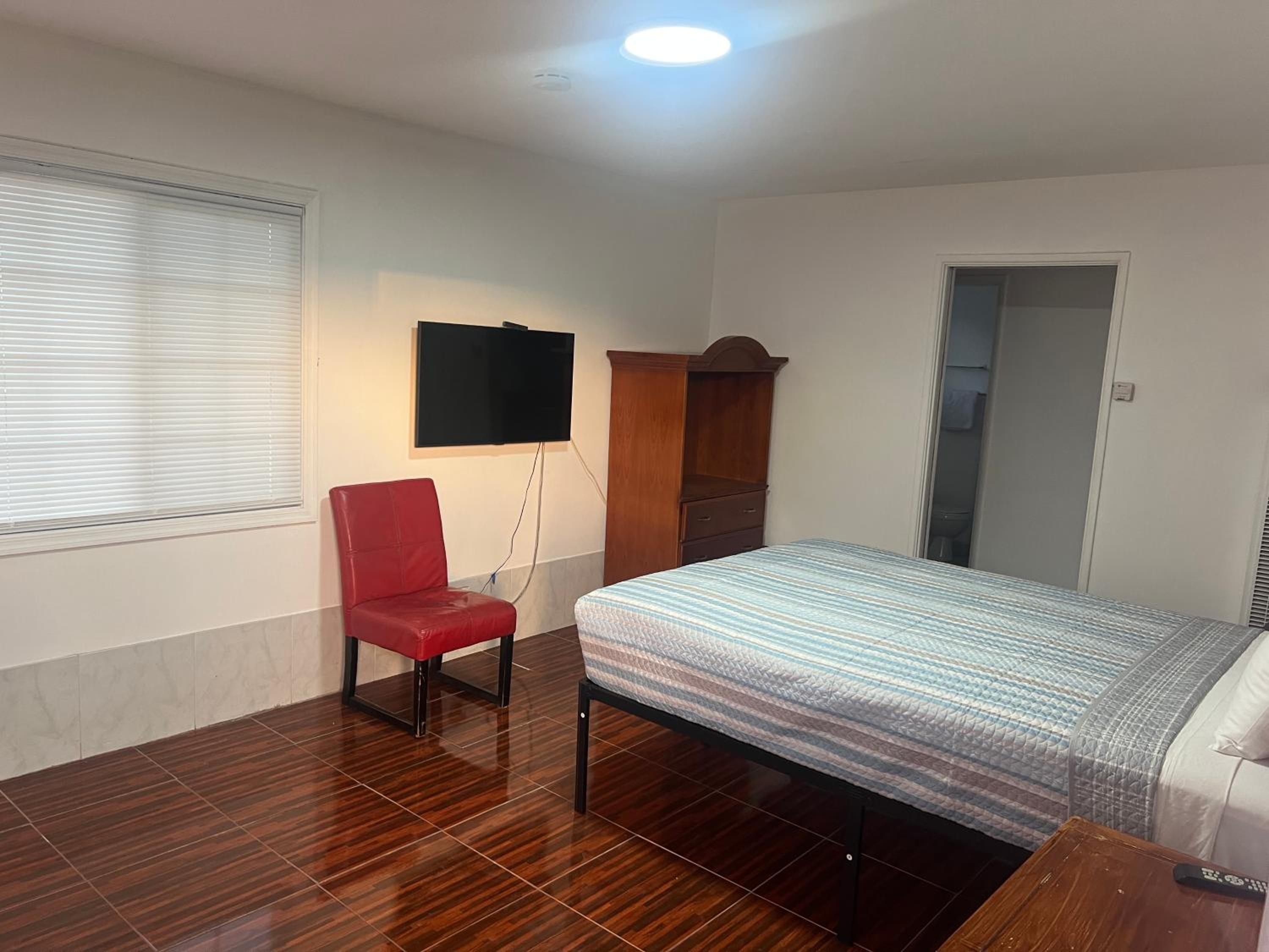 Ventura Vacations - Silver Sands Motel - Property Image 7