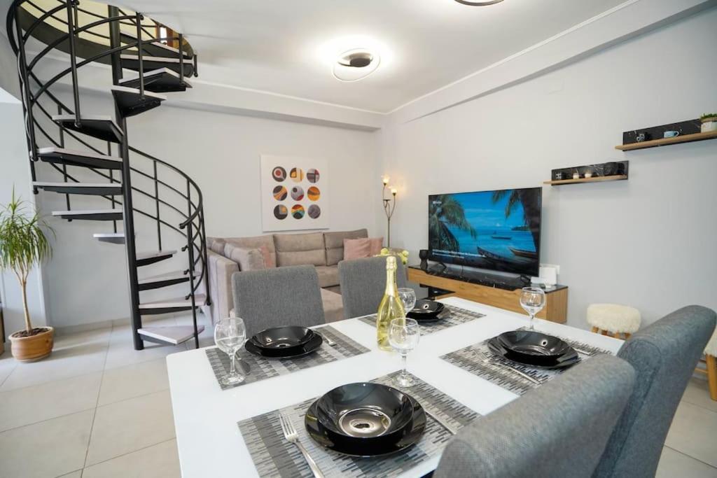 Spacious Maisonette near Beach