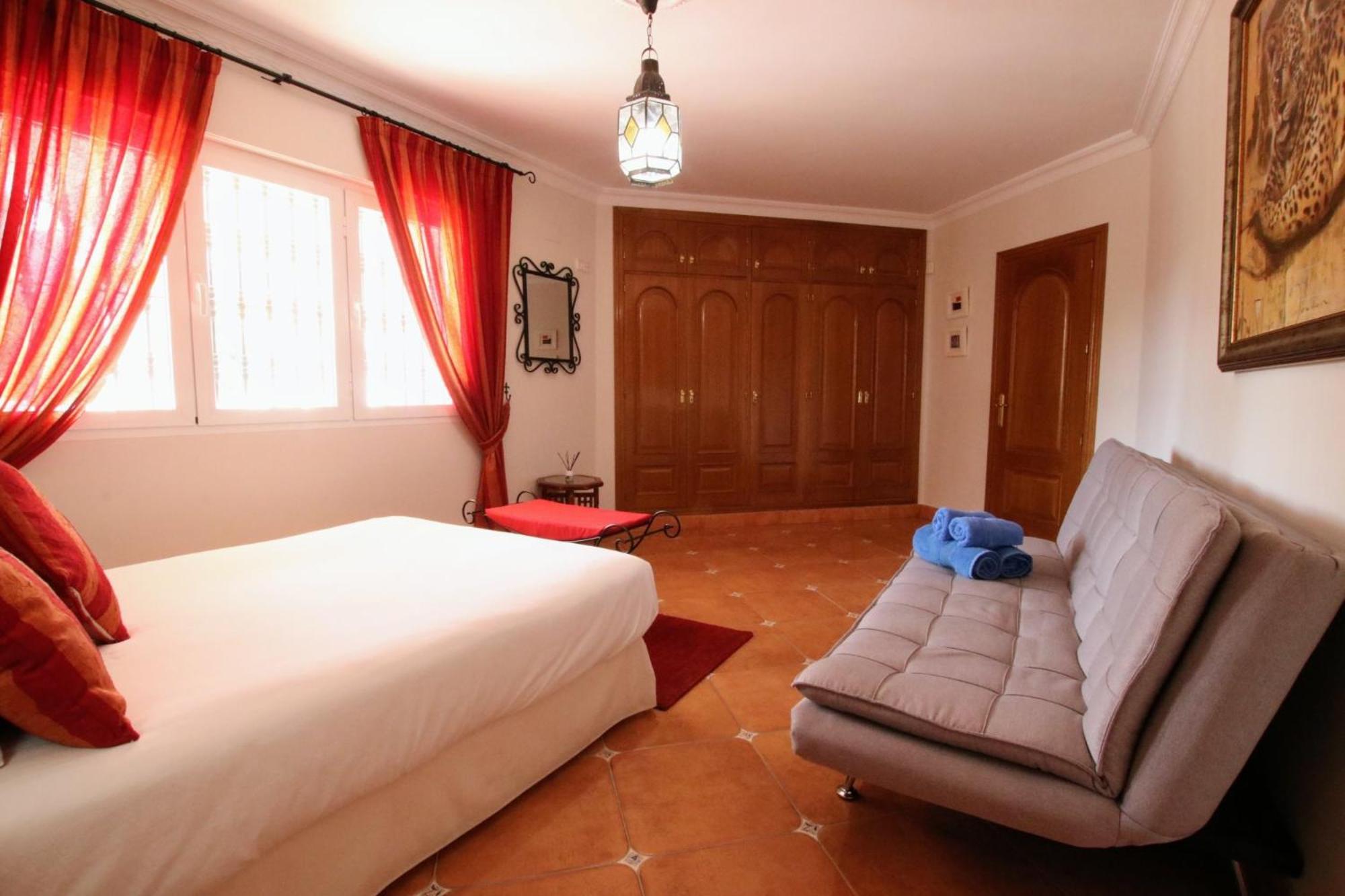 TESS Villa El Oasis
