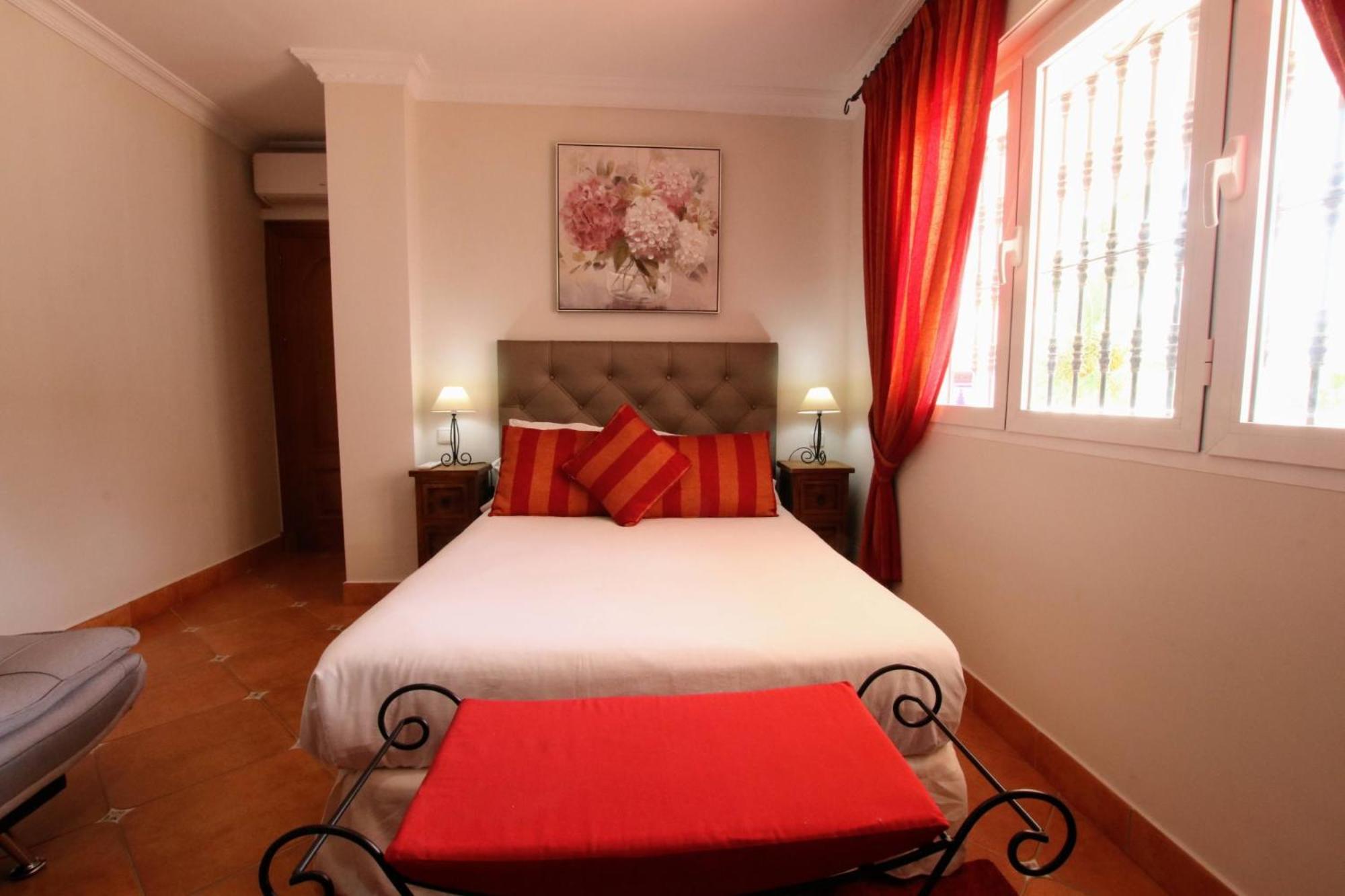 TESS Villa El Oasis