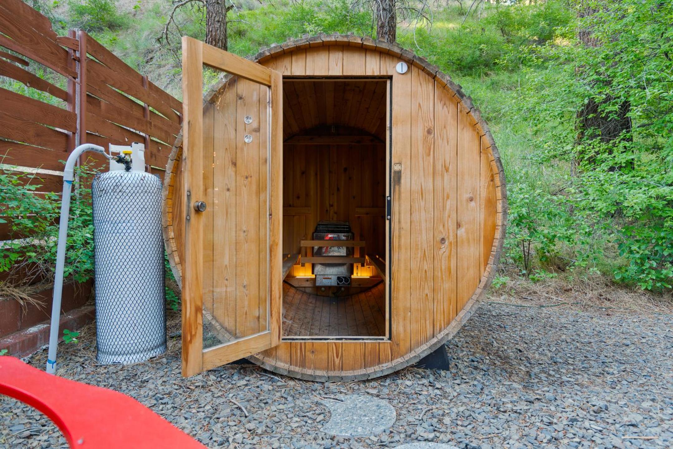 White Pass Log Cabin Luxury Retreat view 2