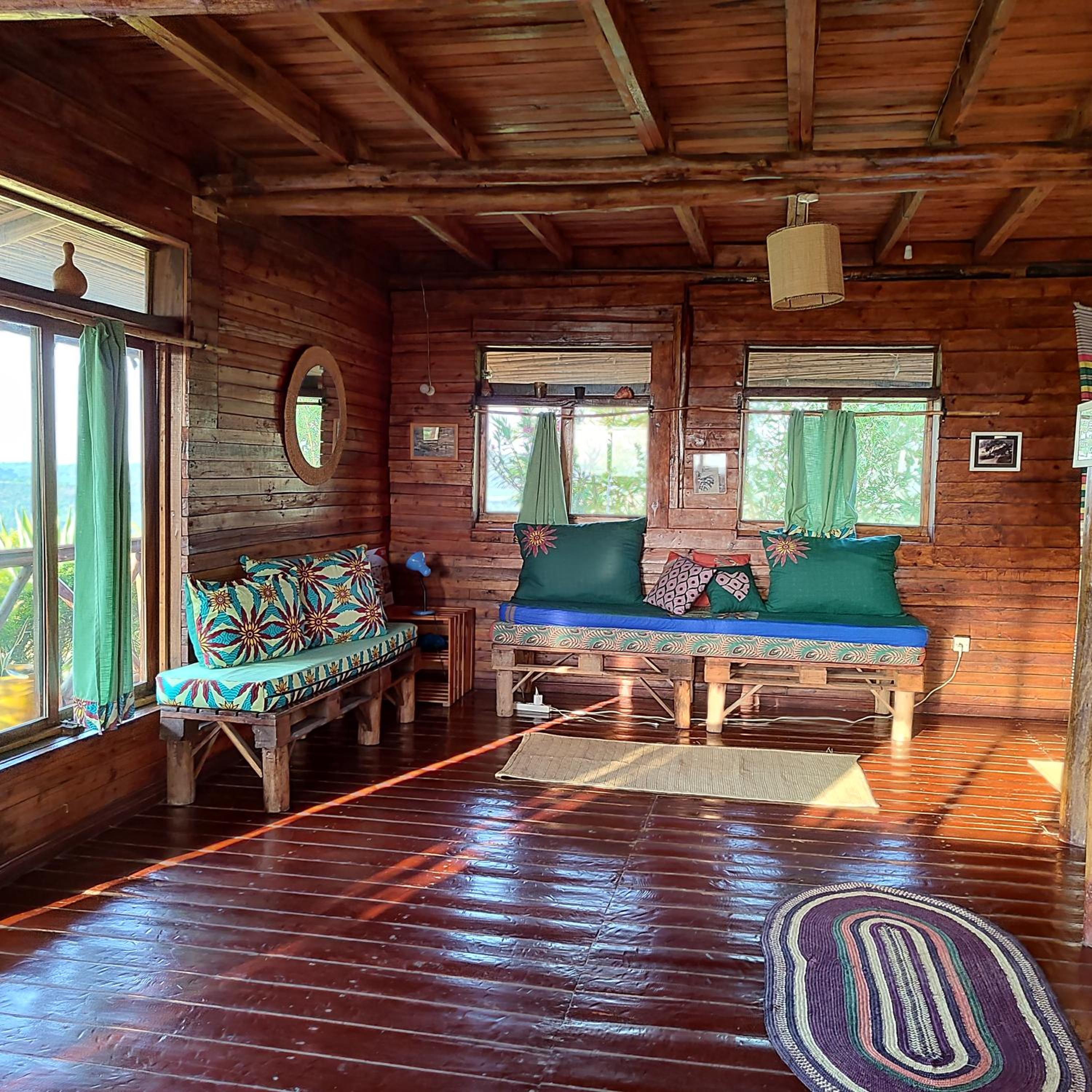 Queen Elizabeth Gorge Cottages