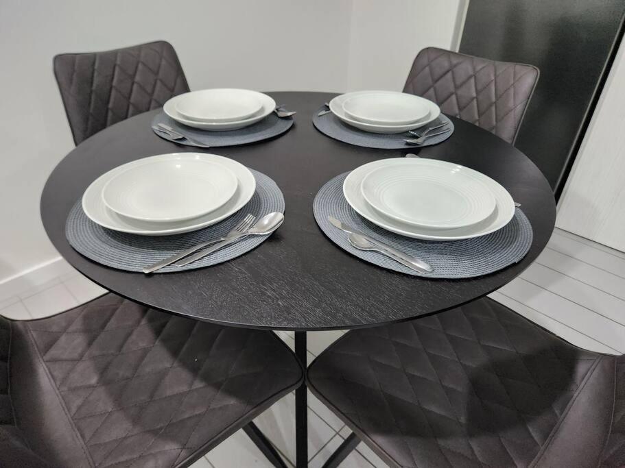 Modern 1 Bedroom Apartment in Docklands