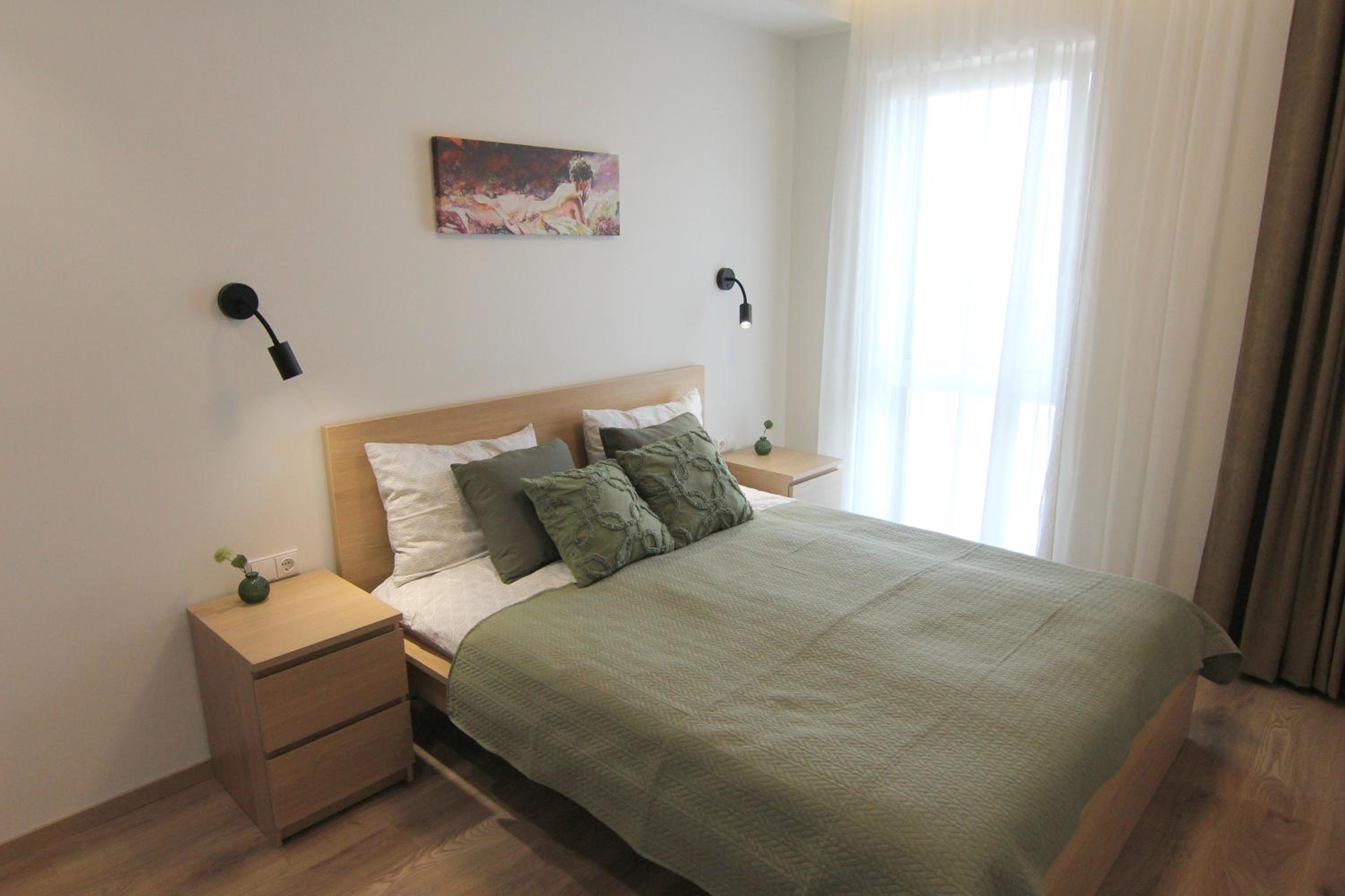Warmzy Home - Modern 2 Rooms Apartment With Free Parking view 3
