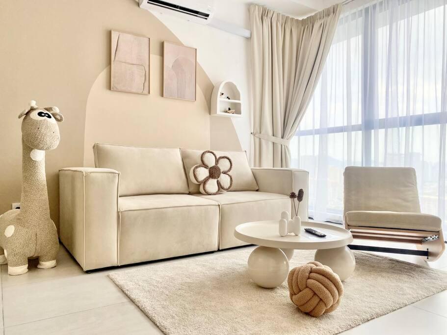 Urban Suites #Soft creamy #Infinity Pool #local neighbourhood #4pax #2BR 2bath #2Queen #Quality well maintained #Private host photo 2