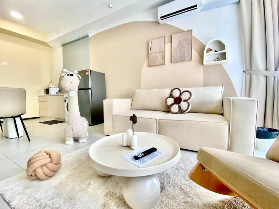 Urban Suites #Soft creamy #Infinity Pool #local neighbourhood #4pax #2BR 2bath #2Queen #Quality well maintained #Private host photo 6