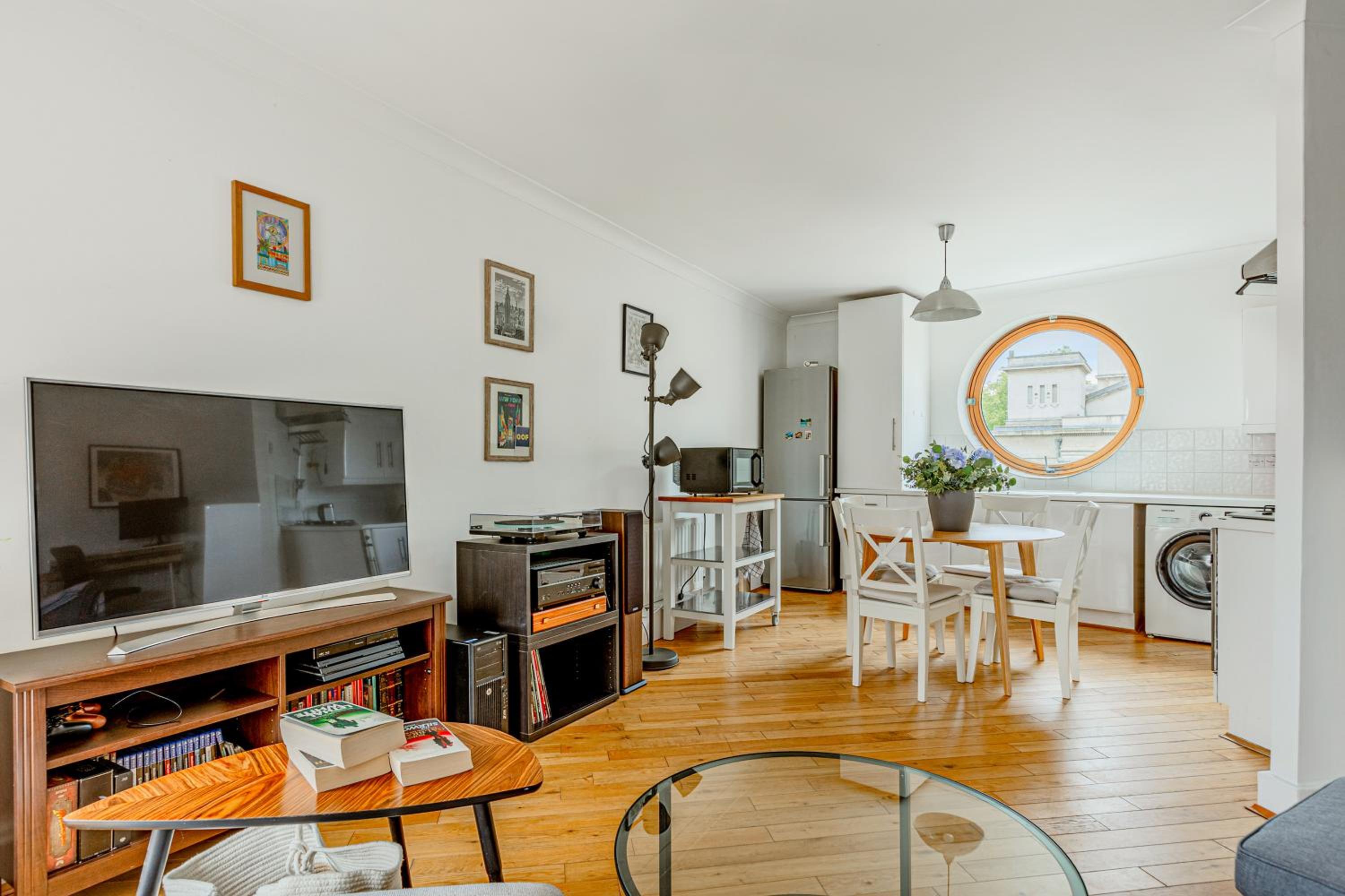 Top Fl 2BR, Canary Wharf view, 5min Westferry DLR