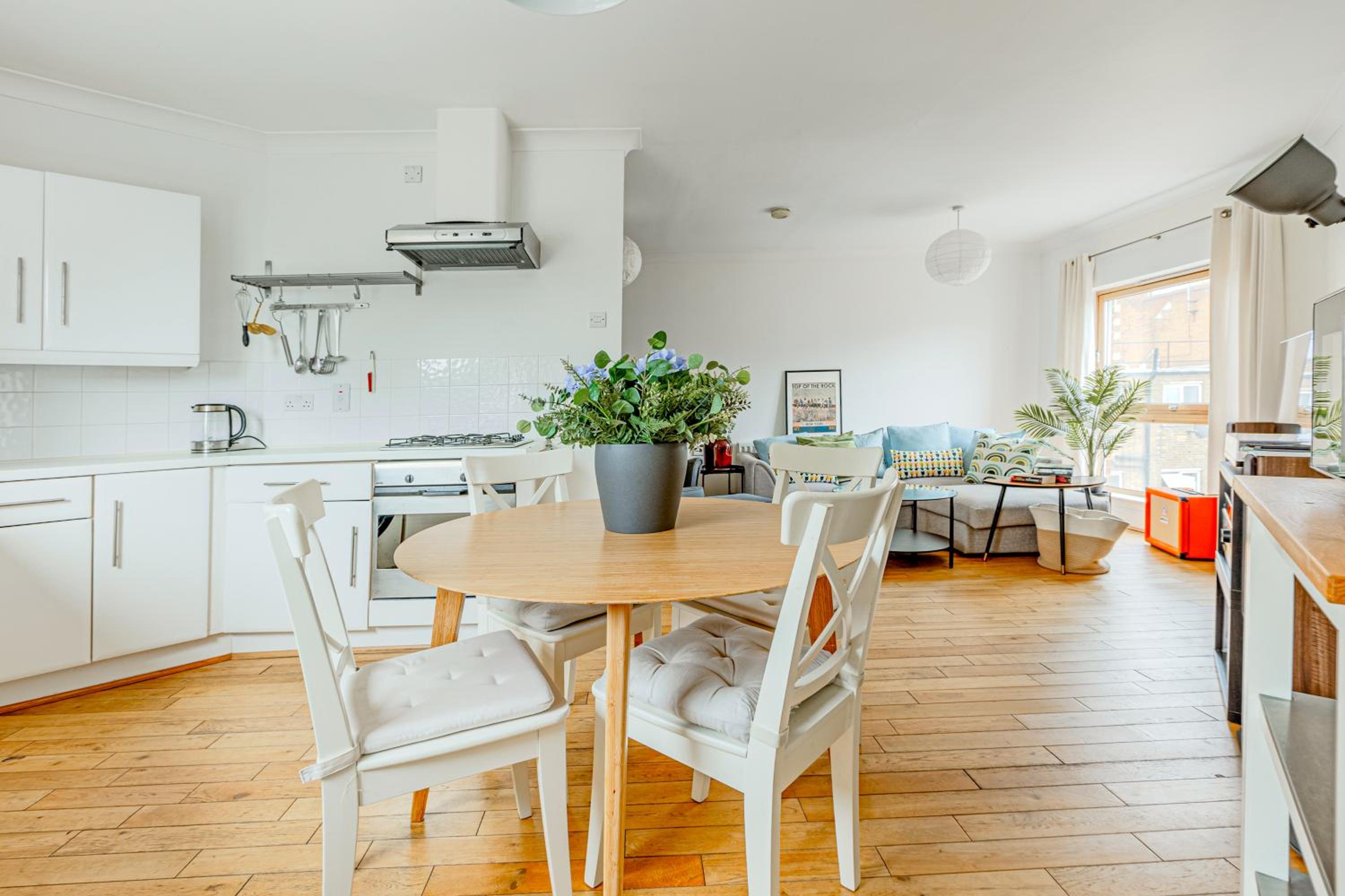 Top Fl 2BR, Canary Wharf view, 5min Westferry DLR