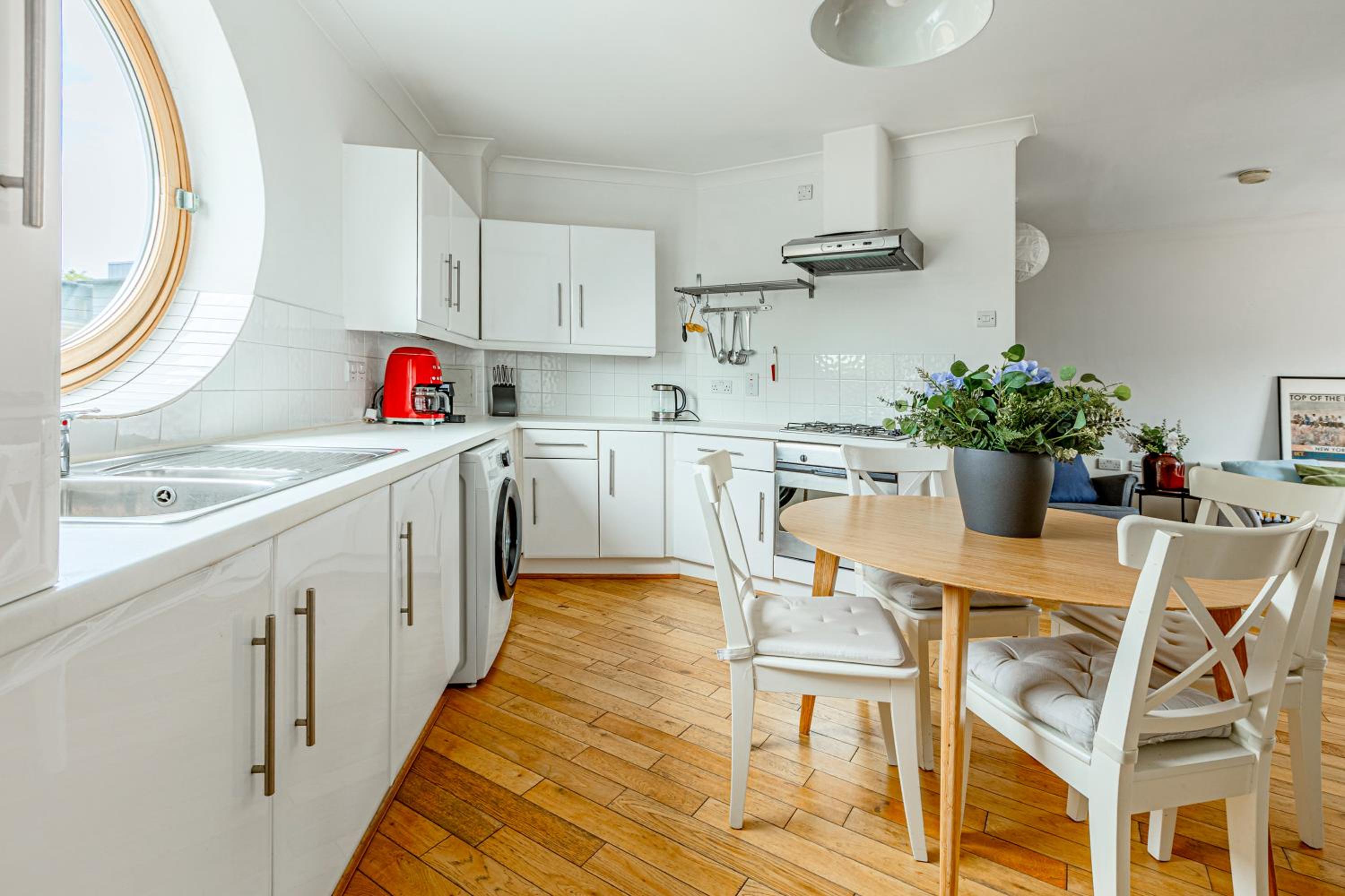 Top Fl 2BR, Canary Wharf view, 5min Westferry DLR
