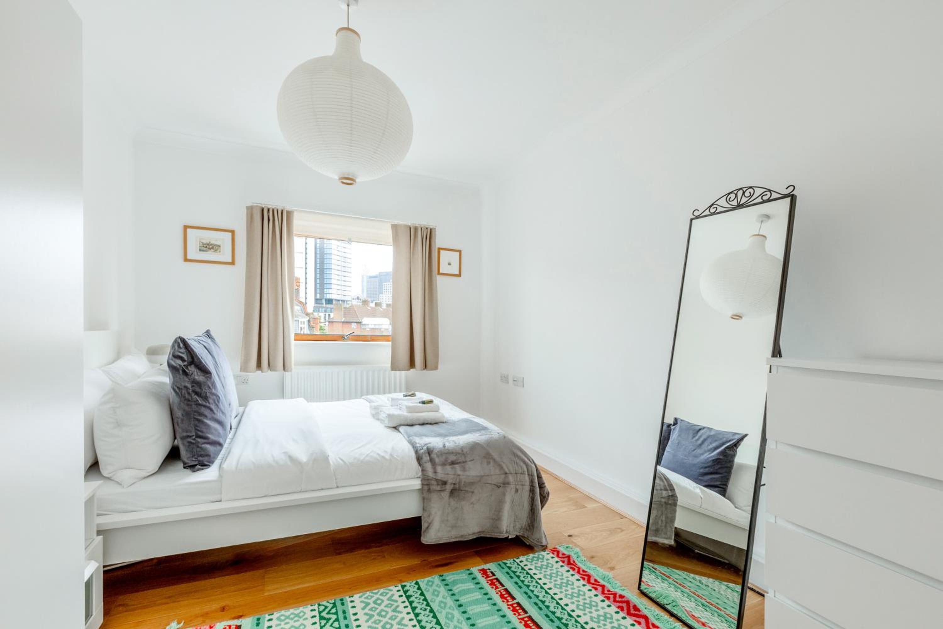 Top Fl 2BR, Canary Wharf view, 5min Westferry DLR