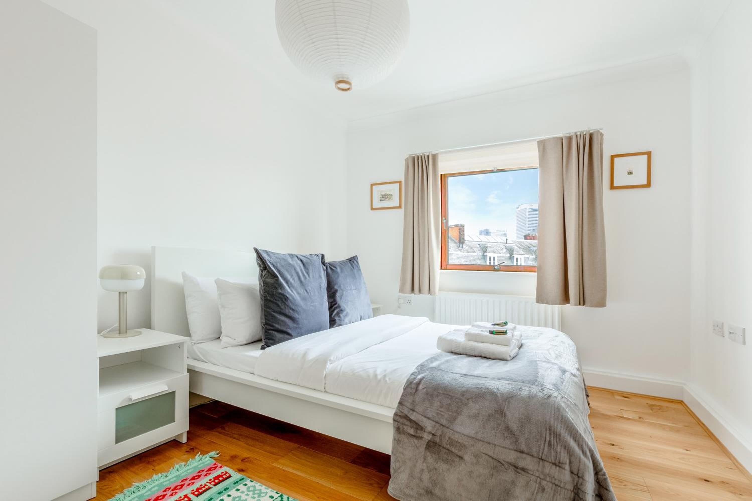 Top Fl 2BR, Canary Wharf view, 5min Westferry DLR