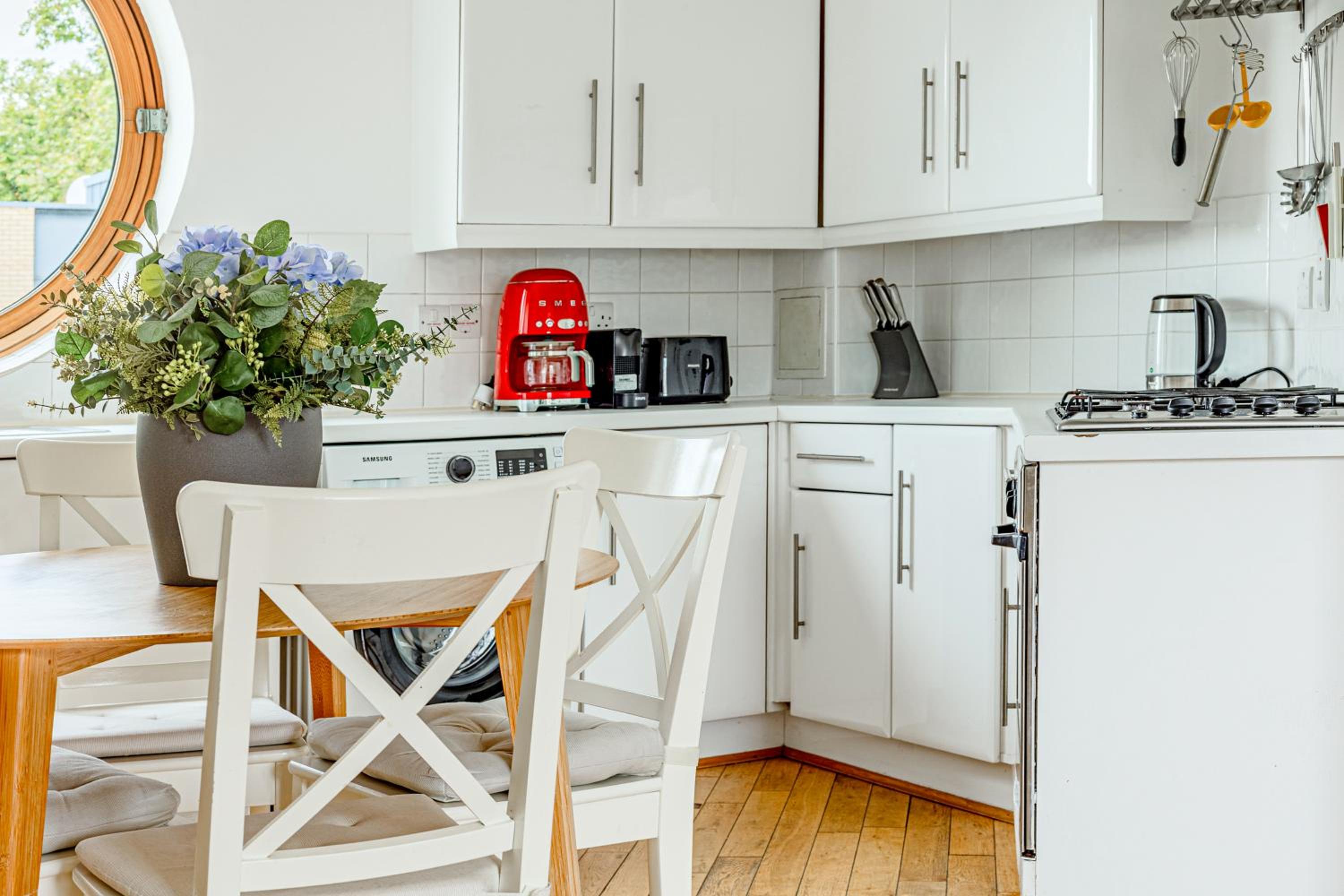 Top Fl 2BR, Canary Wharf view, 5min Westferry DLR