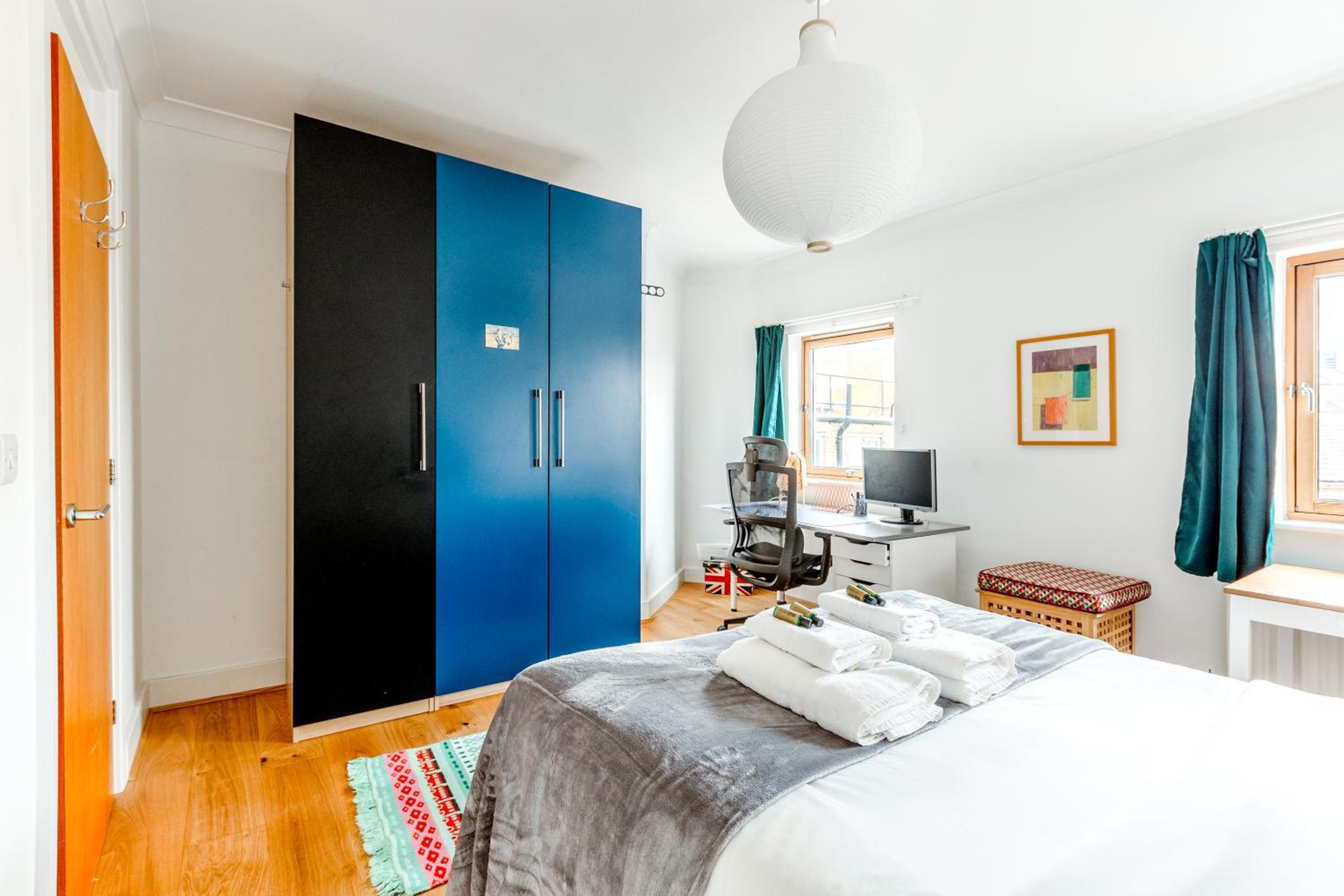 Top Fl 2BR, Canary Wharf view, 5min Westferry DLR