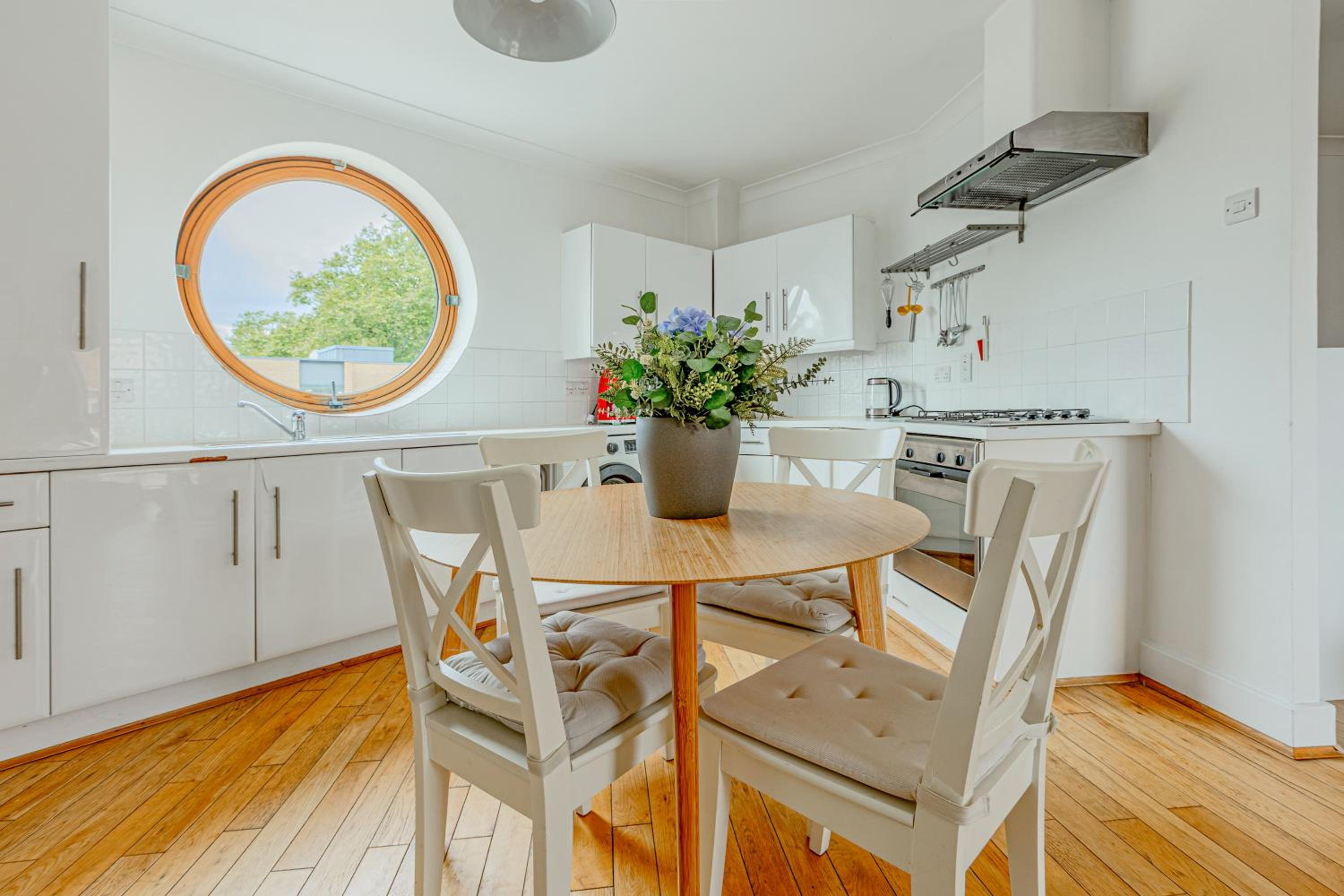 Top Fl 2BR, Canary Wharf view, 5min Westferry DLR