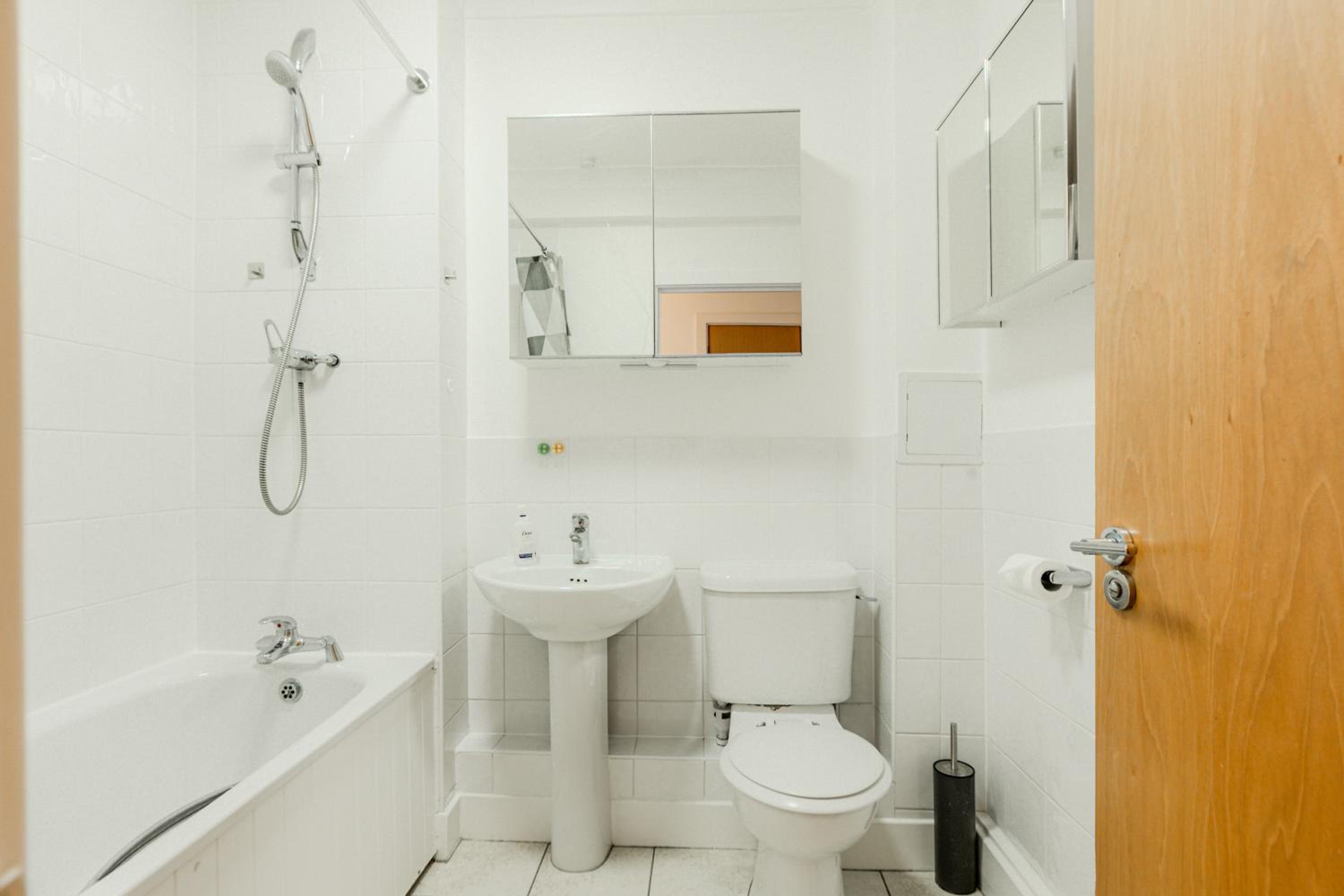 Top Fl 2BR, Canary Wharf view, 5min Westferry DLR
