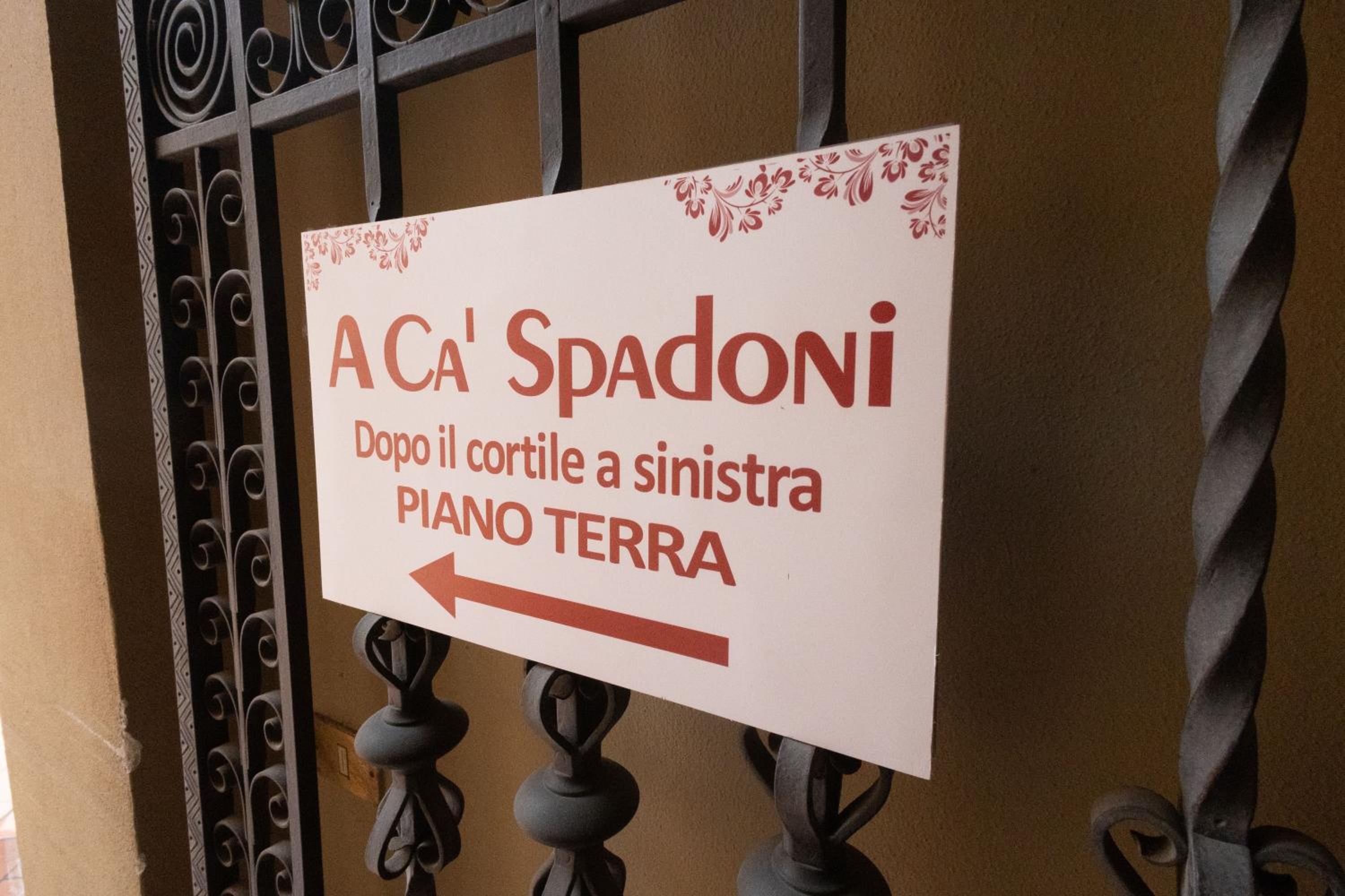 Ca' Spadoni, centro storico, piano terra, ingresso indipendente, teatro, parcheggio,