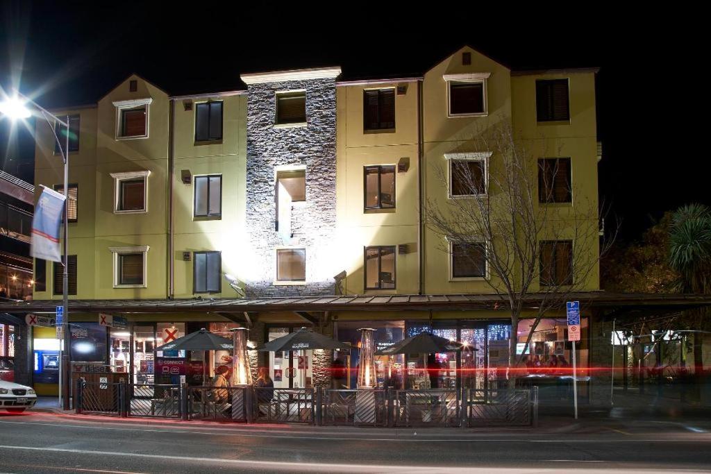 Base Backpackers Queenstown view 4