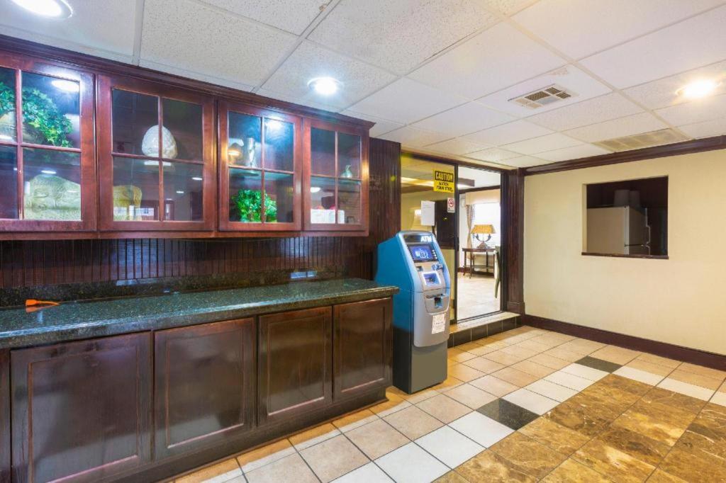 OYO Hotel Baton Rouge Mid City view 2