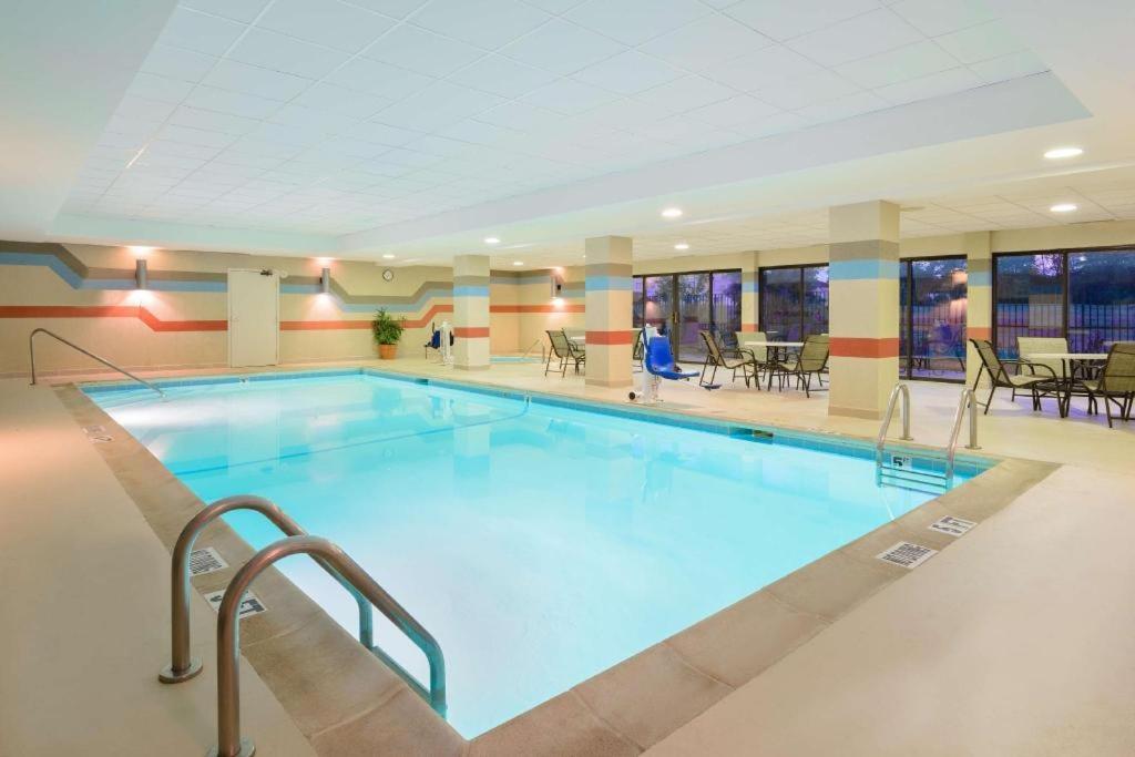 Hampton Inn Mount Vernon view 2
